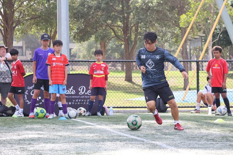 Join Kei Dribble Academy for top-tier soccer training focused on ball mastery and dribbling techniques. Enhance your decision-making and confidence on the field.